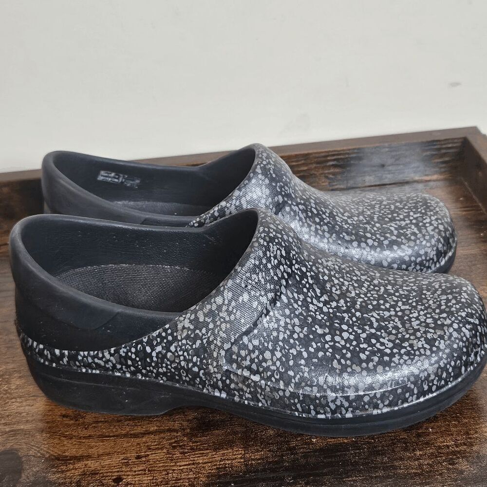 Crocs Dual Comfort Speckled Clogs Women's Black/White Size 6